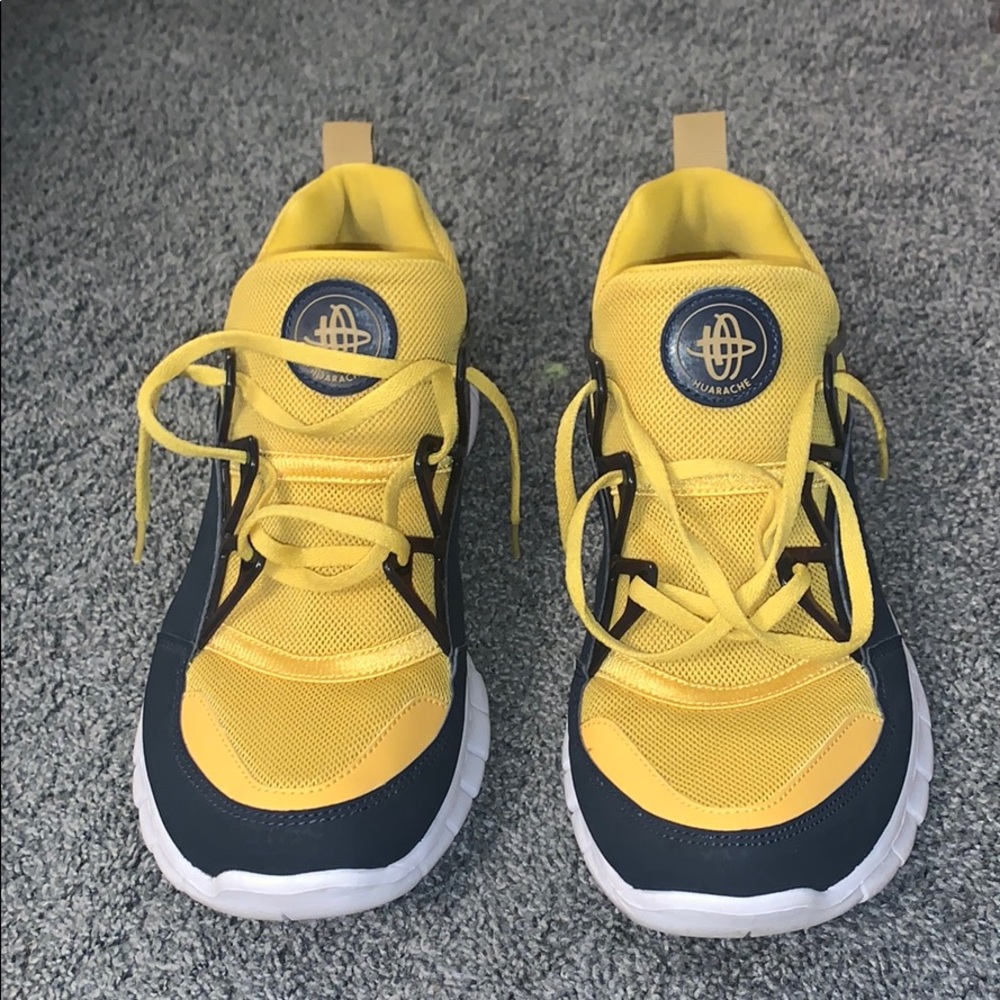 Nike Huaraches size 10